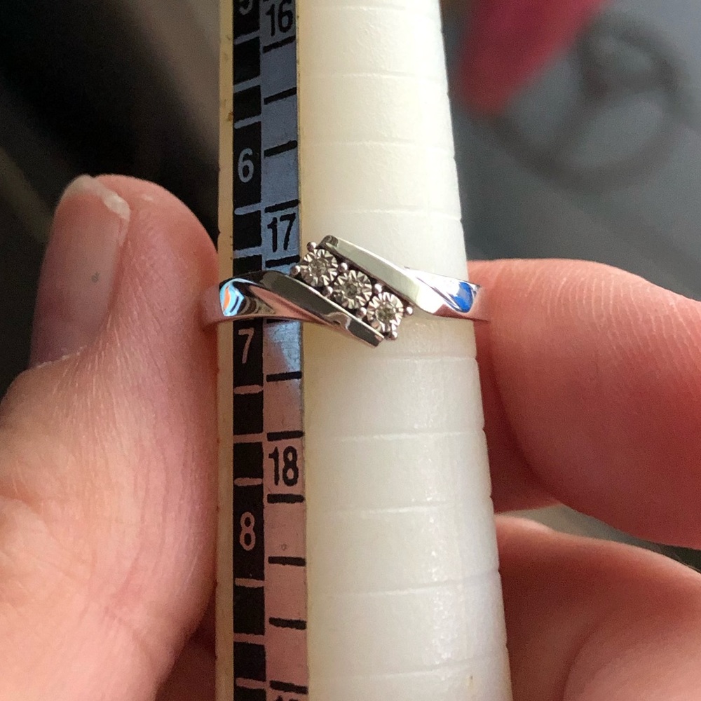 Kay Jewelers size 7  marked 10k diamond ring